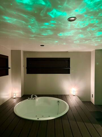 Elegant Tokyo Retreat: Jacuzzi, Cinema & Skytree gallery image 3