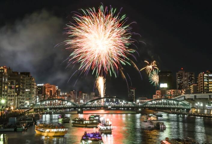 Elegant Tokyo Retreat: Jacuzzi, Cinema & Skytree gallery image 2