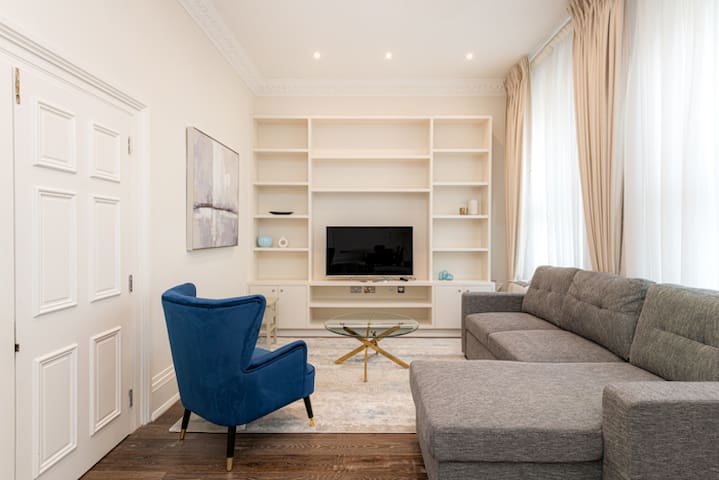 London Gardens -Hyde Park Two Bedroom Flat