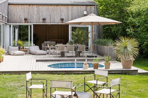 Big family house with pool & cinema