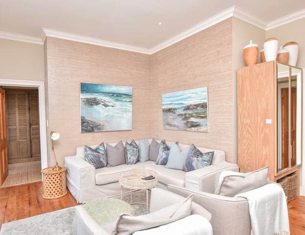 The Dalebrook 2, seaside Kalk Bay apartment gallery image 2