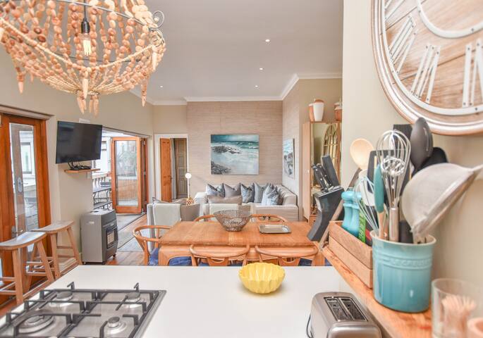 The Dalebrook 2, seaside Kalk Bay apartment gallery image 3