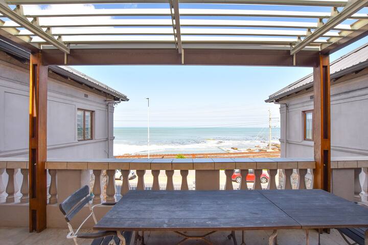 The Dalebrook 2, seaside Kalk Bay apartment gallery image 4