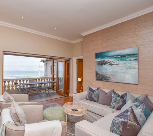 The Dalebrook 2, seaside Kalk Bay apartment