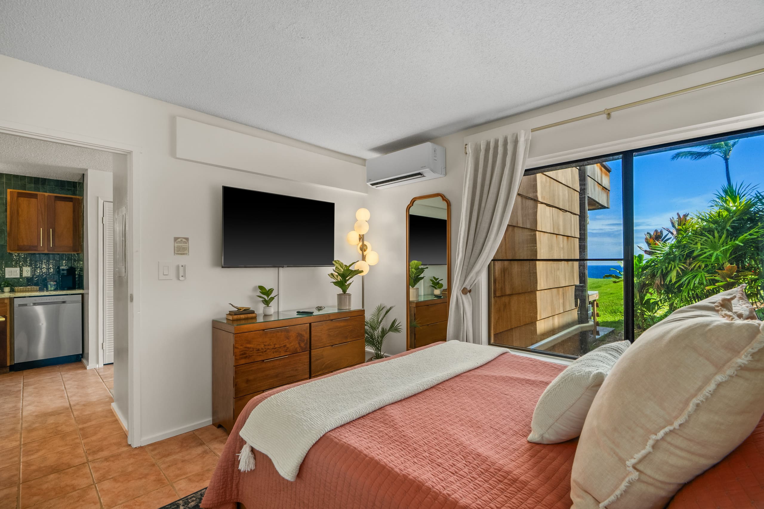 Seaside Haven- Oceanfront/Local Art/AC - Image 28