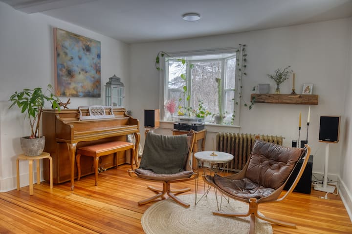 The Lenox Cottage - Lee, MA