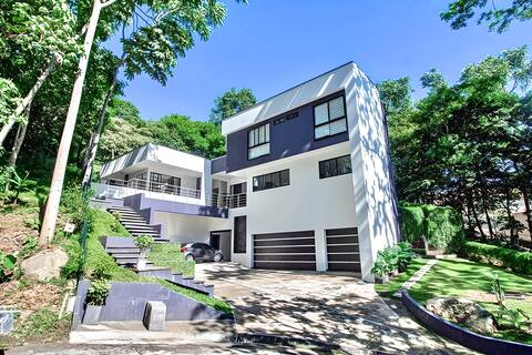 Massive Modern Mansion: 7br Heated Pool + Jacuzzi