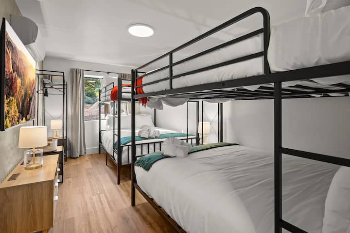 Bedroom 4 with double Queen bunk beds.