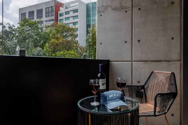 Stylish 3BR | Balcony Gym & Parking | Near Masaryk gallery image 2