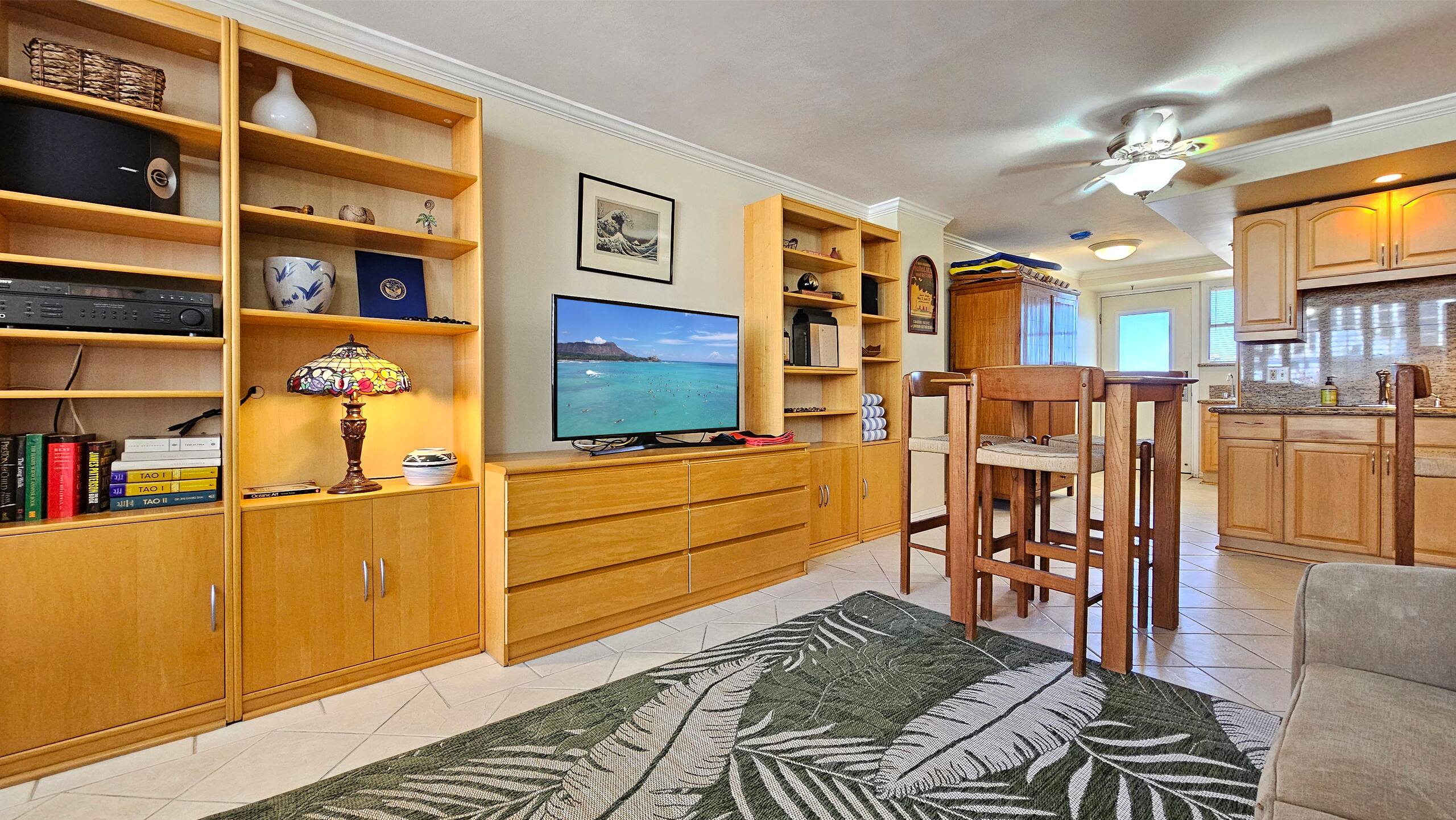 Waikiki Grand Hotel® 1005 Best Location in Waikiki - Image 2