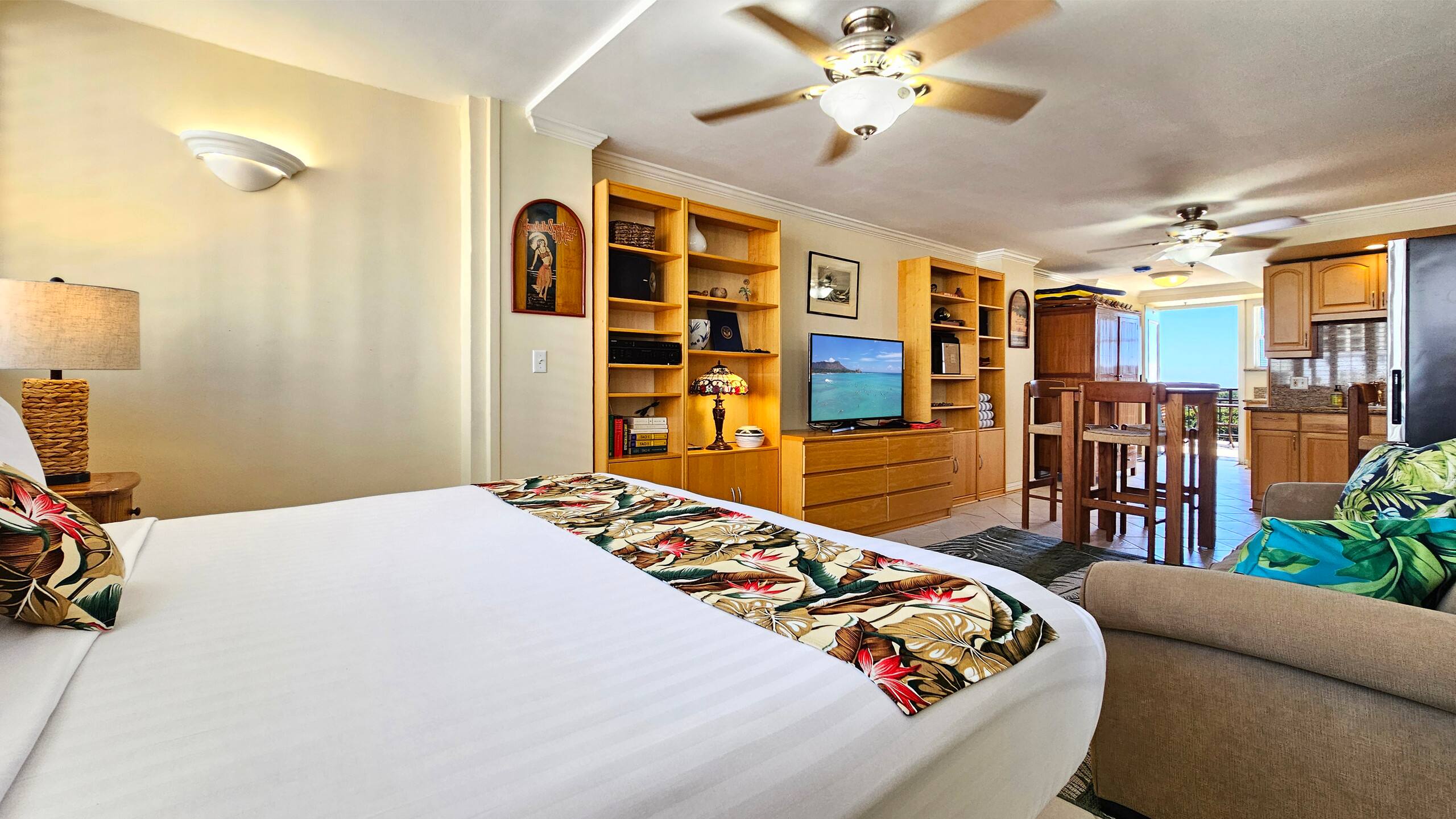 Waikiki Grand Hotel® 1005 Best Location in Waikiki - Image 30