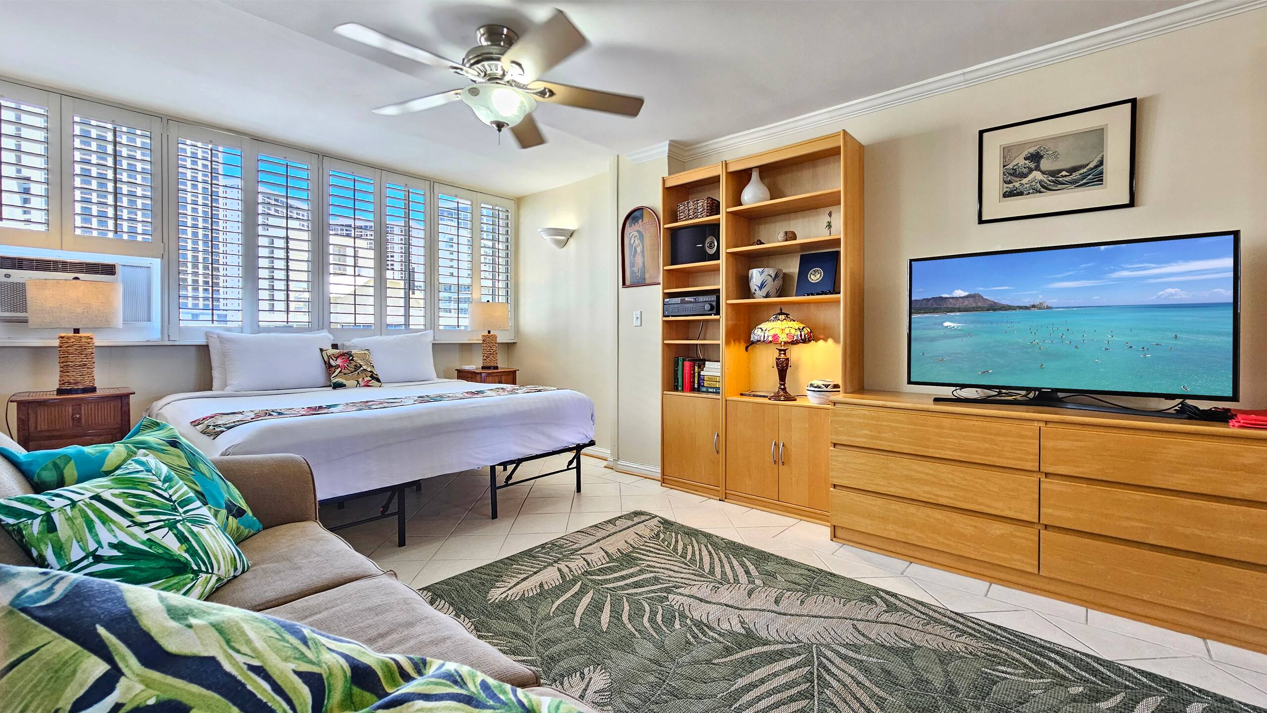 Waikiki Grand Hotel® 1005 Best Location in Waikiki - Image 31