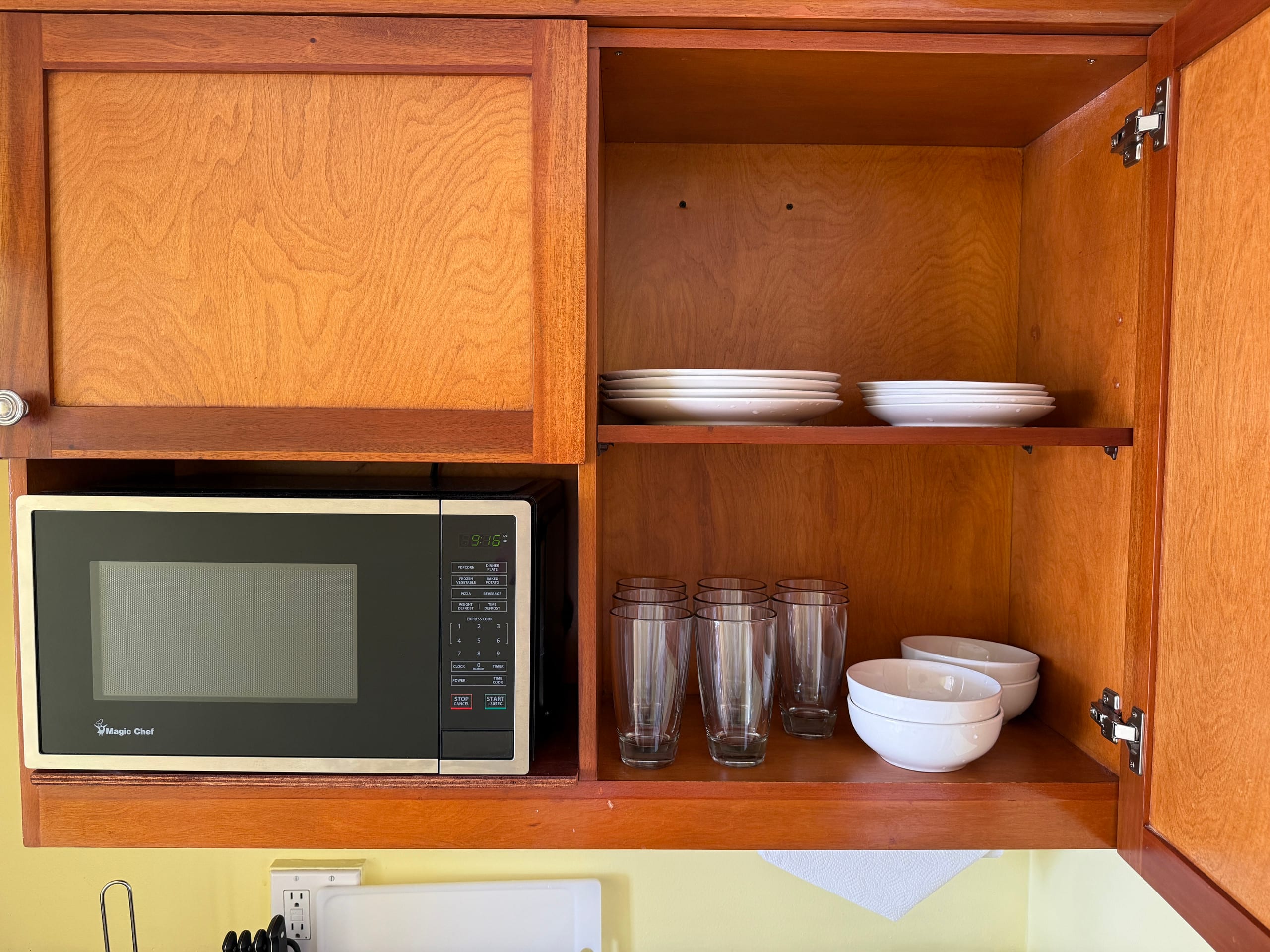 Condo in Honolulu · ★4.6 · 1 bedroom · 1 bed · 1 private bath - Image 12
