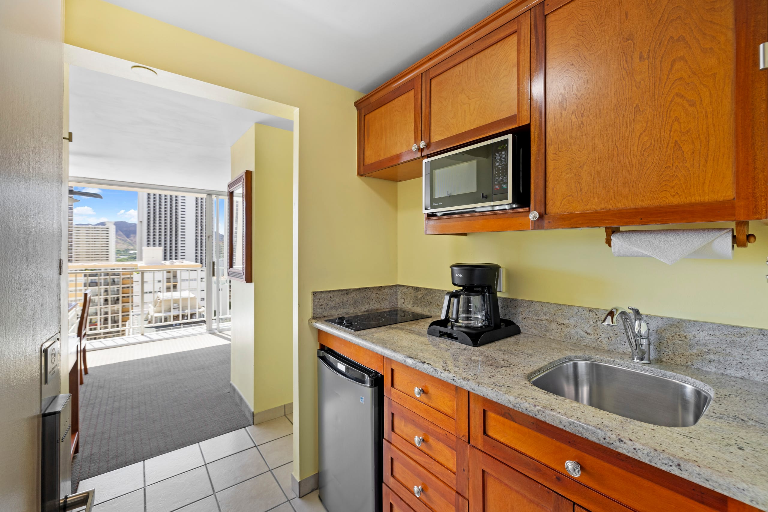 Condo in Honolulu · ★4.6 · 1 bedroom · 1 bed · 1 private bath - Image 8