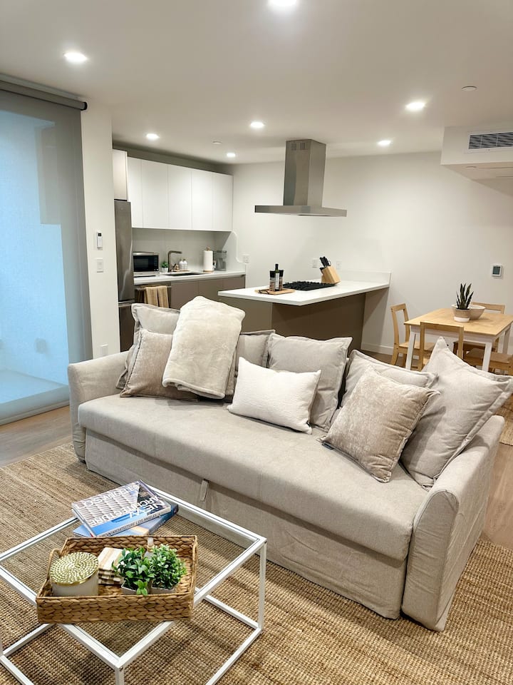 *New* Beverly Hills 1 Bdrm With Parking - Beverly Hills, CA
