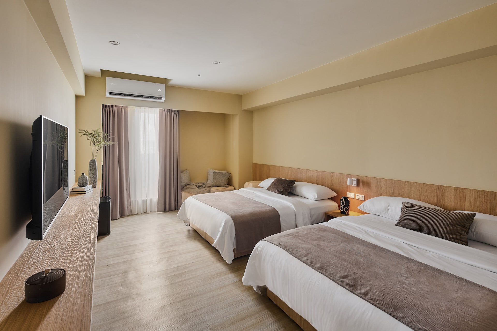 3 Brown House Taipei Station 30 seconds Taipei 4-person room Taipei main station