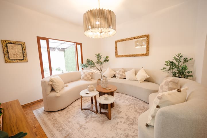 Designer House: Luxury & Style