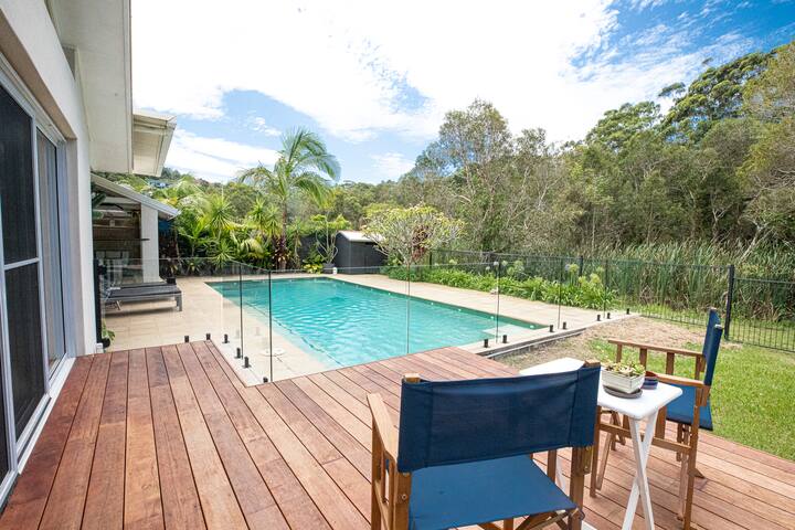 Private Entertainer with Pool, Sauna & Fireplace