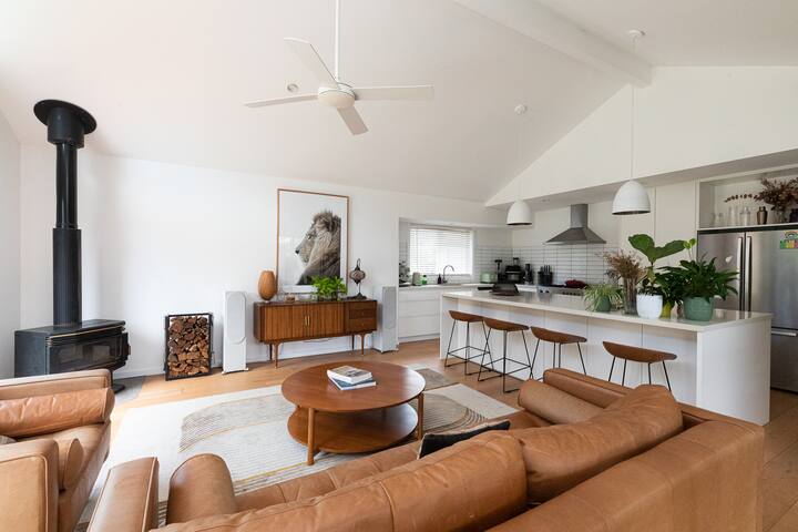 Private Entertainer with Pool, Sauna & Fireplace gallery image 5