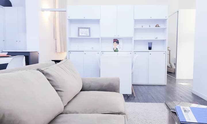 Studio in Palacio Raggio with pool and 24-hour gym in Monserrat