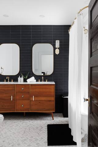 The Shannon House – 4Bed/2Bath + Free Parking! gallery image 4