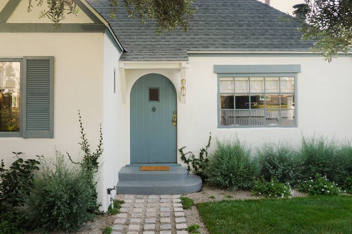 Cottage Bleu Venice gallery image 2