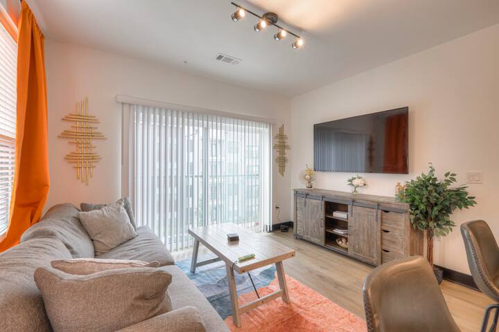 Stylish Group Stay Near Downtown & Nissan Stadium!