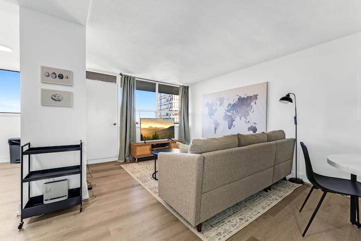 2 Bed | Newly Reno'd Apt |Free Parking| Balcony - Mississauga