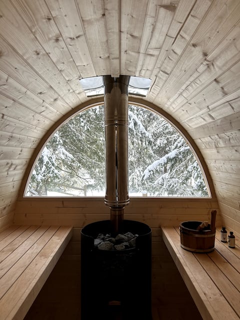 Creekside Couple's Retreat w/Hot tub, Sauna & More