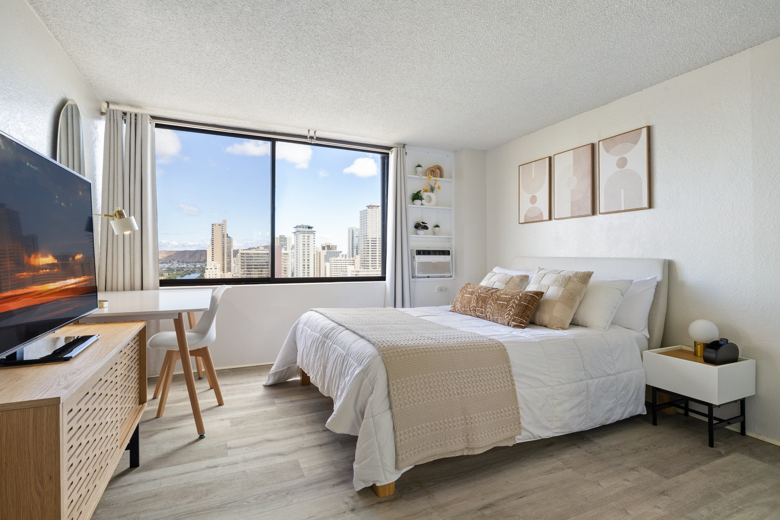Modern Waikiki Oasis w/ Ocean View - Image 10