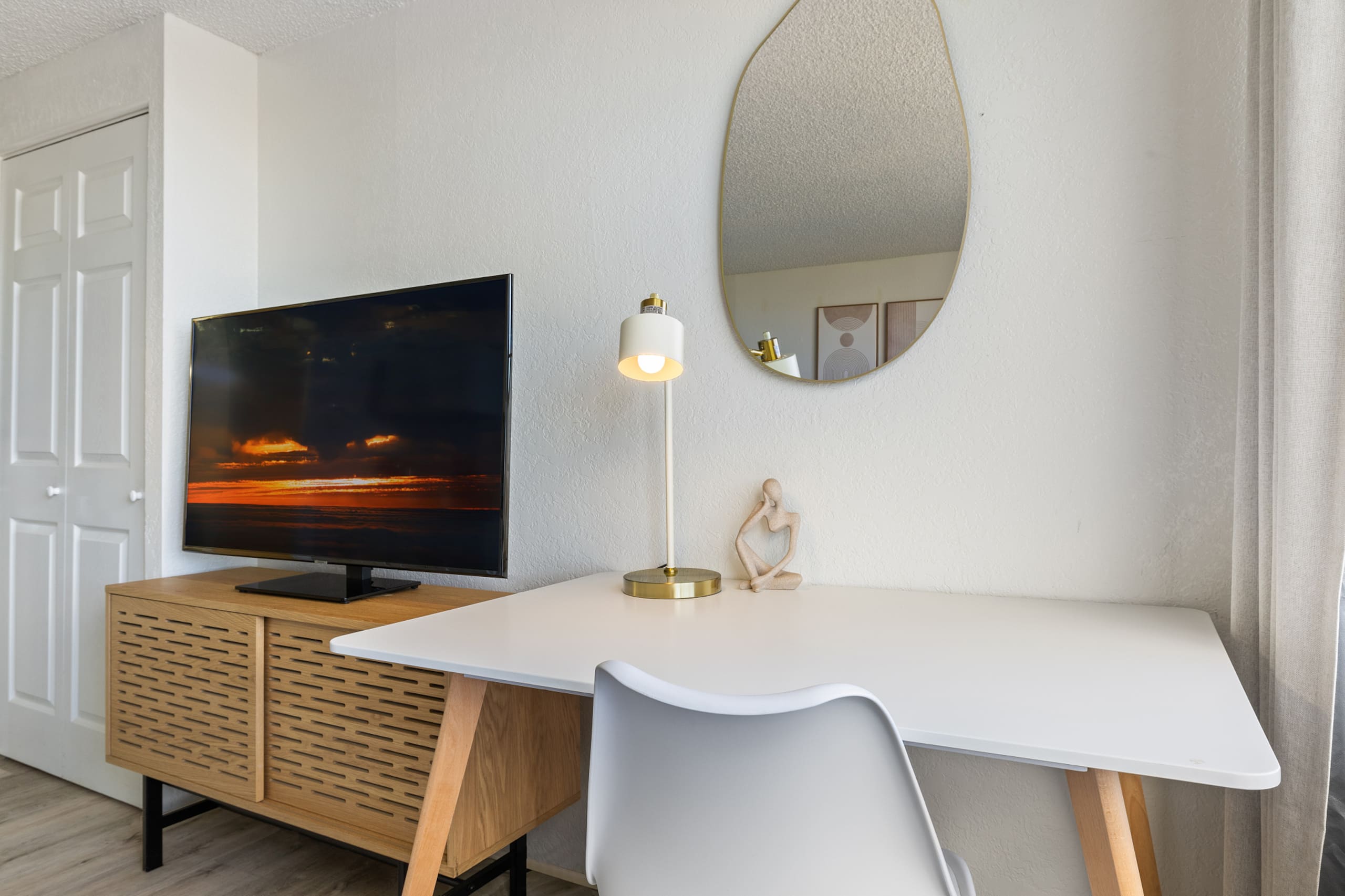 Modern Waikiki Oasis w/ Ocean View - Image 17