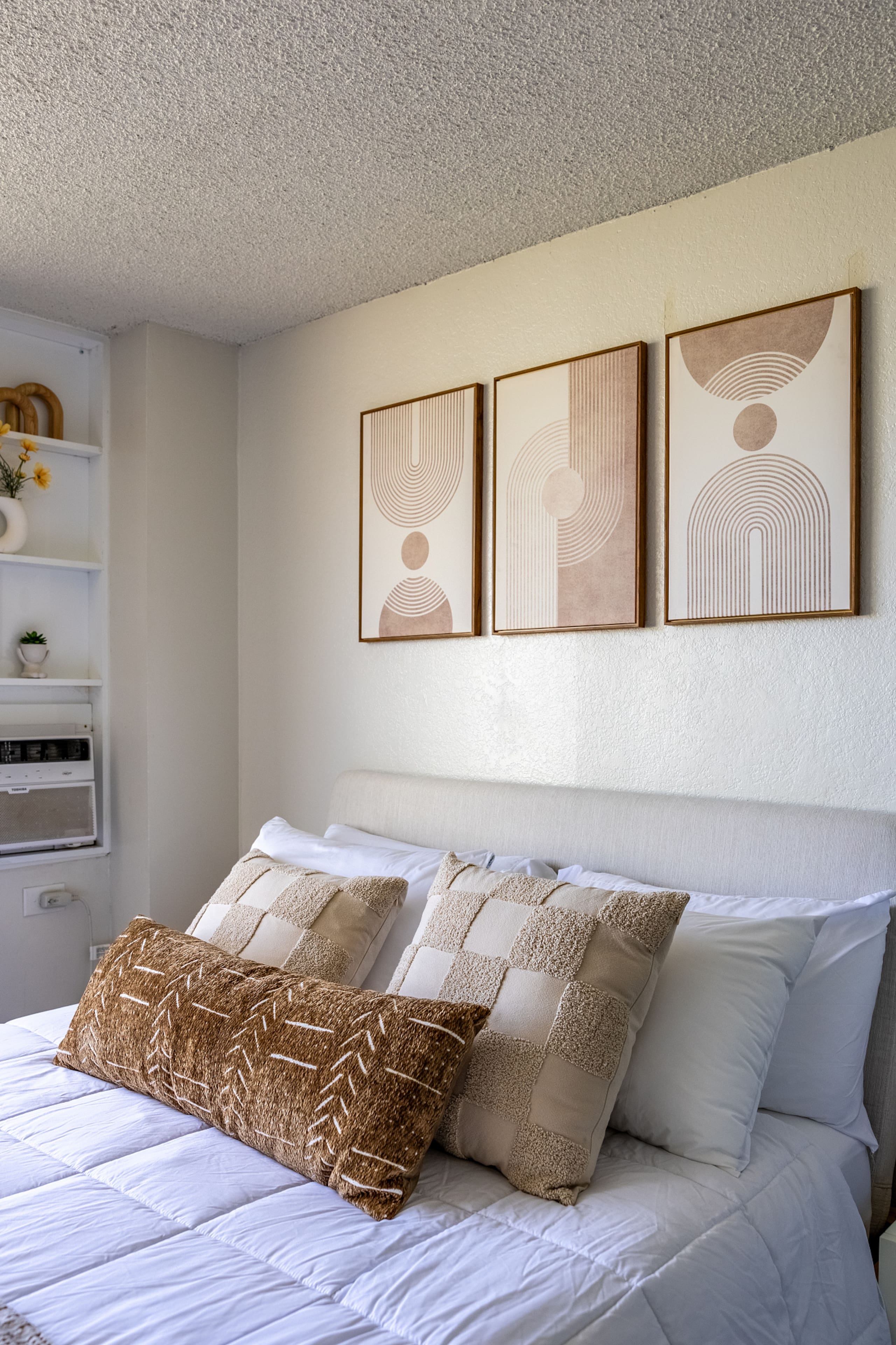 Modern Waikiki Oasis w/ Ocean View - Image 8