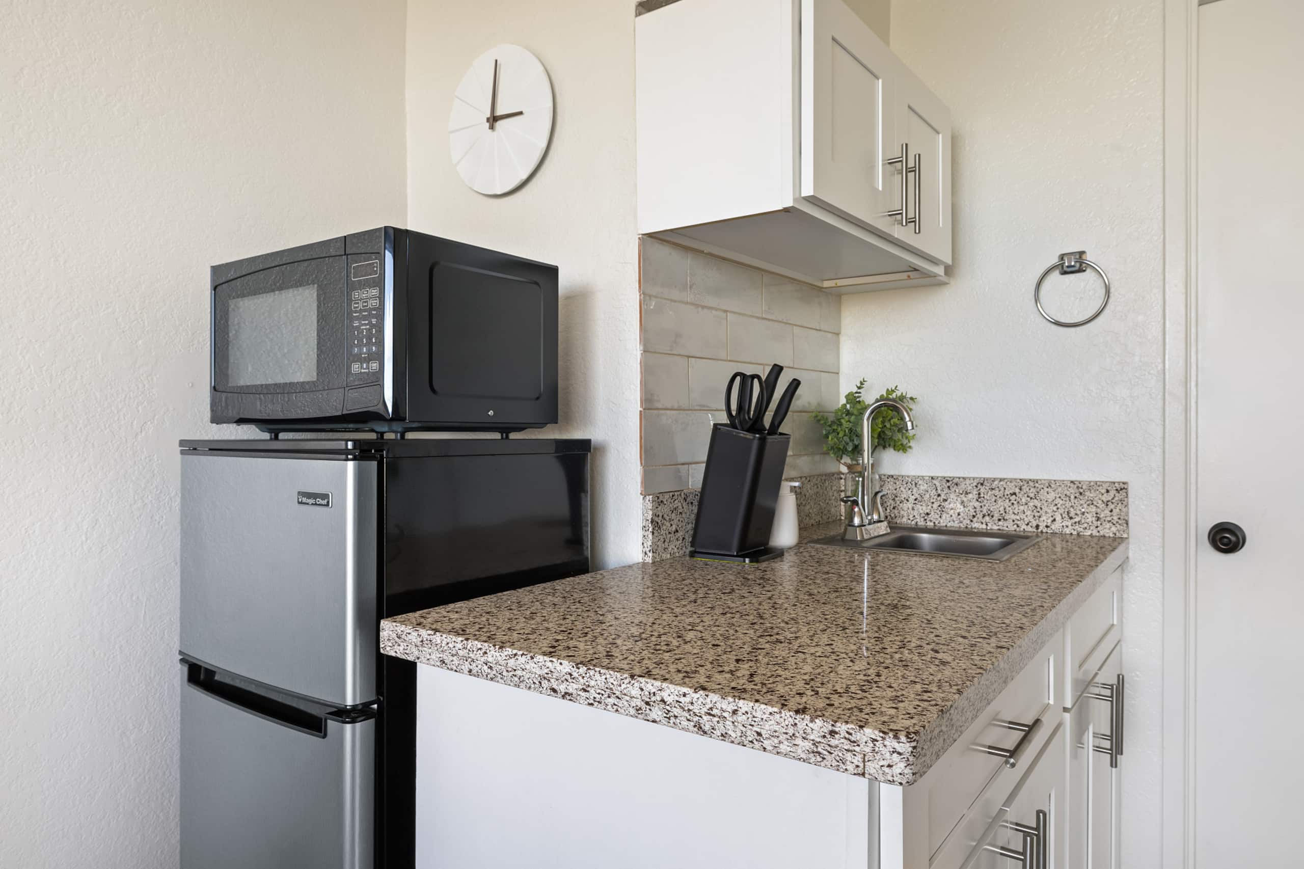Modern Waikiki Oasis w/ Ocean View - Image 12