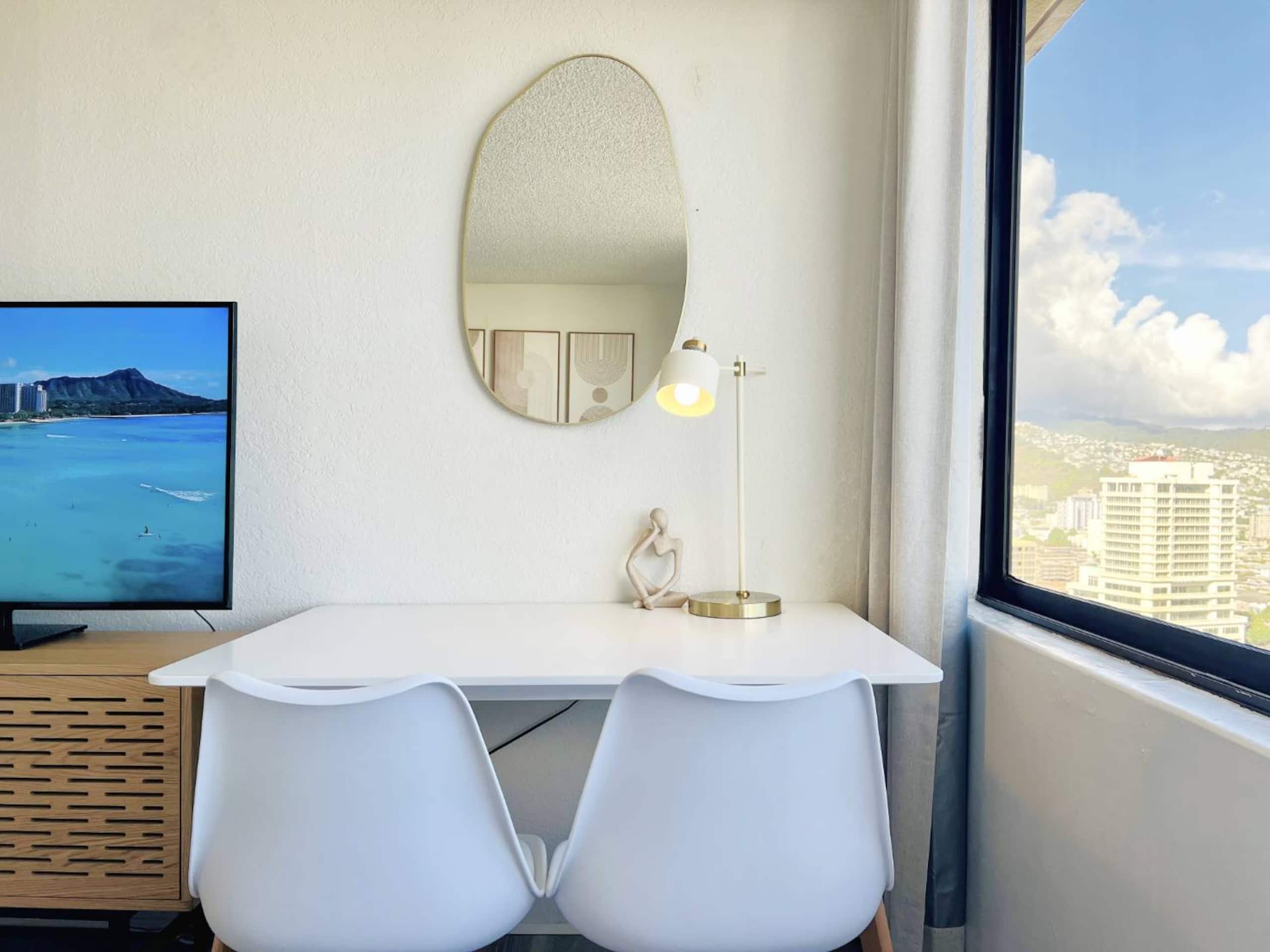 Modern Waikiki Oasis w/ Ocean View - Image 9