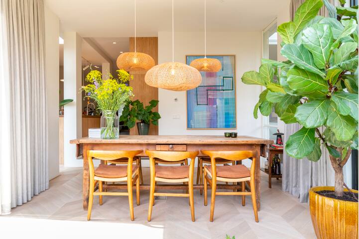 Stylish & Light-Filled Apartment gallery image 3