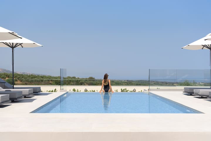 Caelum Villa, By Hellocrete