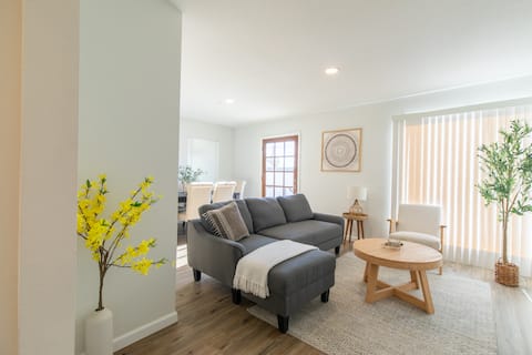 Great location! Inviting and comfortable!
