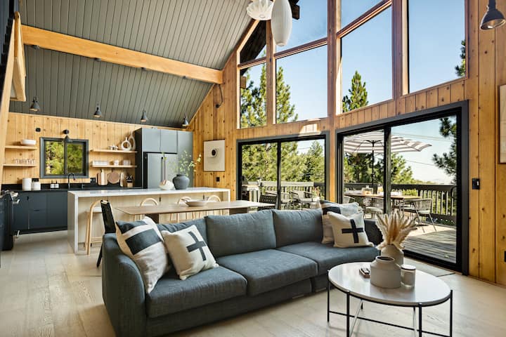 Dog Friendly Cabin Pickleball Sauna Hottub Plunge - Lake Arrowhead, CA
