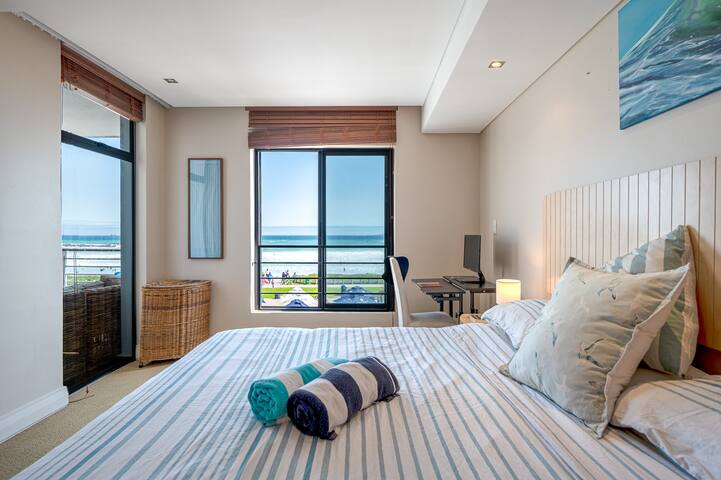 Beachfront Big Bay Apartment gallery image 4