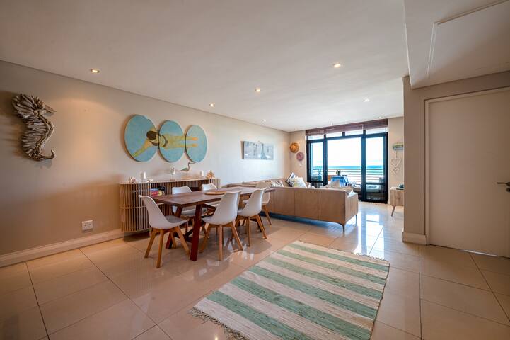 Beachfront Big Bay Apartment gallery image 3