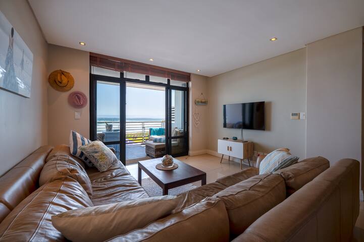 Beachfront Big Bay Apartment gallery image 2