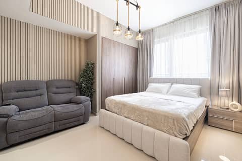 5 STAR New Modern Studio