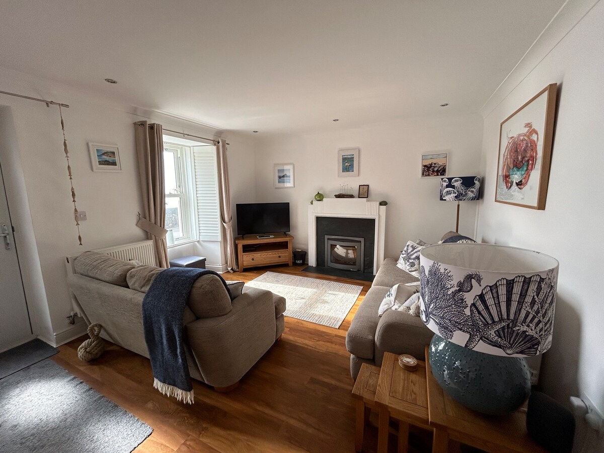 Top Airbnb: Cottage in Marazion, Cornwall with sea views in Marazion