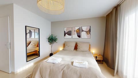 Private Garden 2BR Apt, 8 Mins to Airport