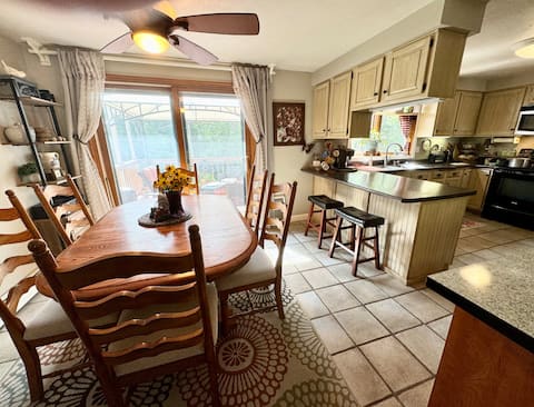 Ashwaubenon home, 5 min from Lambeau