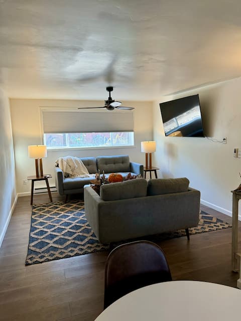 Modern 2BR Retreat • Central Williston Location