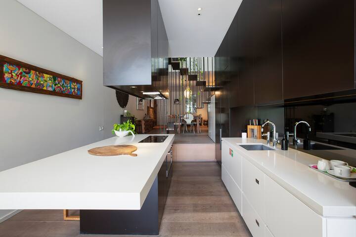 Stunning Home in the Heart of Surry Hills gallery image 3