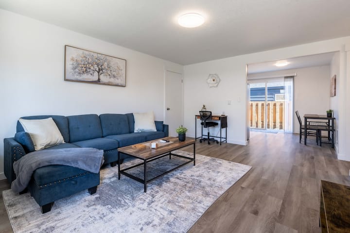 Contemporary 2 Bedroom Apartment W/ Washer & Dryer - Oregon City, OR