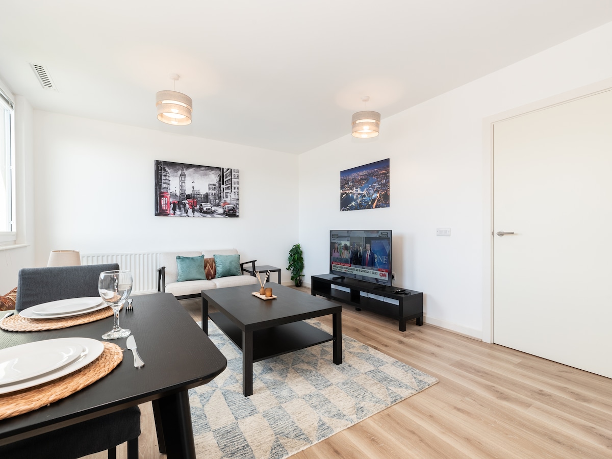 Top performing Airbnb: 2BR Penthouse in Greater London - Free Parking in Elstree And Borehamwood