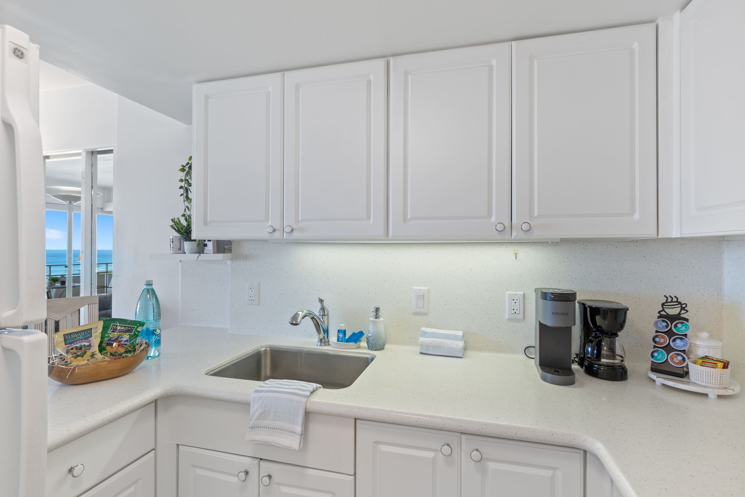 Condo in Honolulu · ★4.95 · 1 bedroom · 2 beds · 1 private bath - Image 10